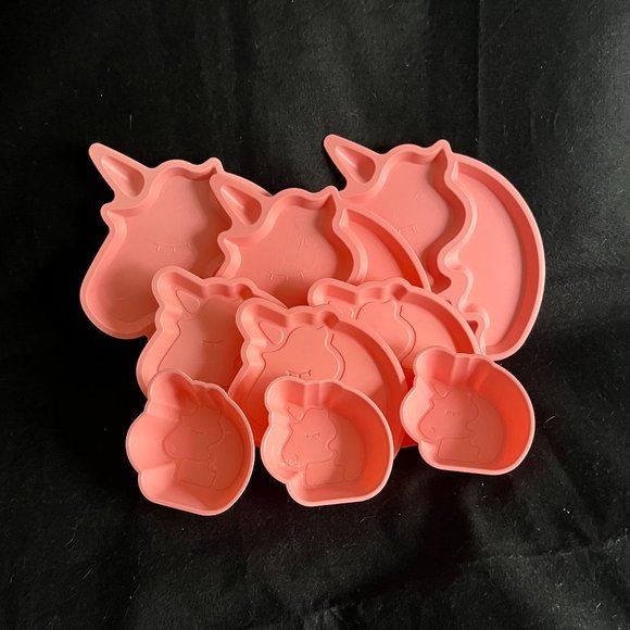 9 Piece Light Pink Plastic Childs Unicorn Plates - Picture 1 of 10